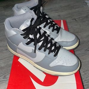 Women’s Nike Dunk High (Grey Fog)
